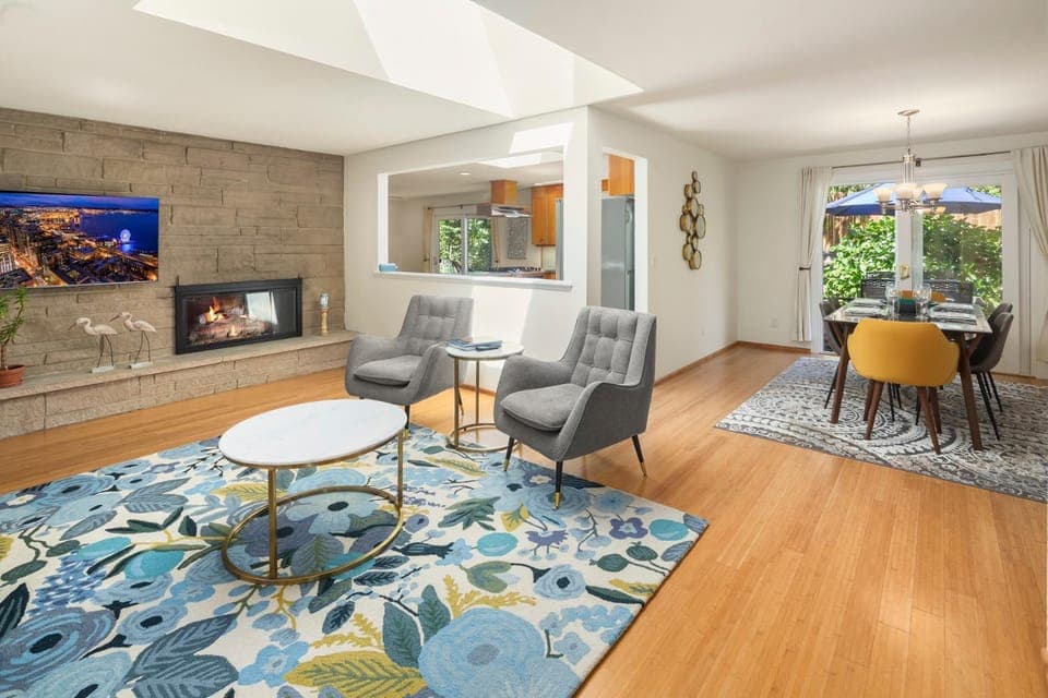 Communal lounge/ TV room, TV and multimedia, Living room, Seating area, Evening entertainment