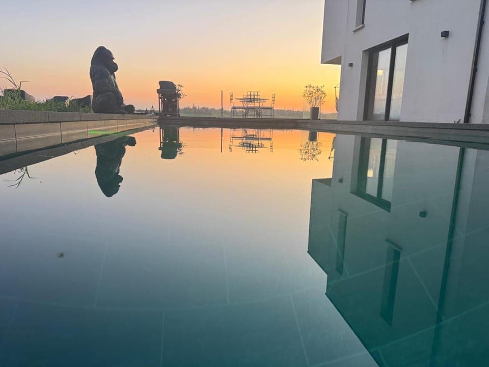 Swimming pool, Swimming pool