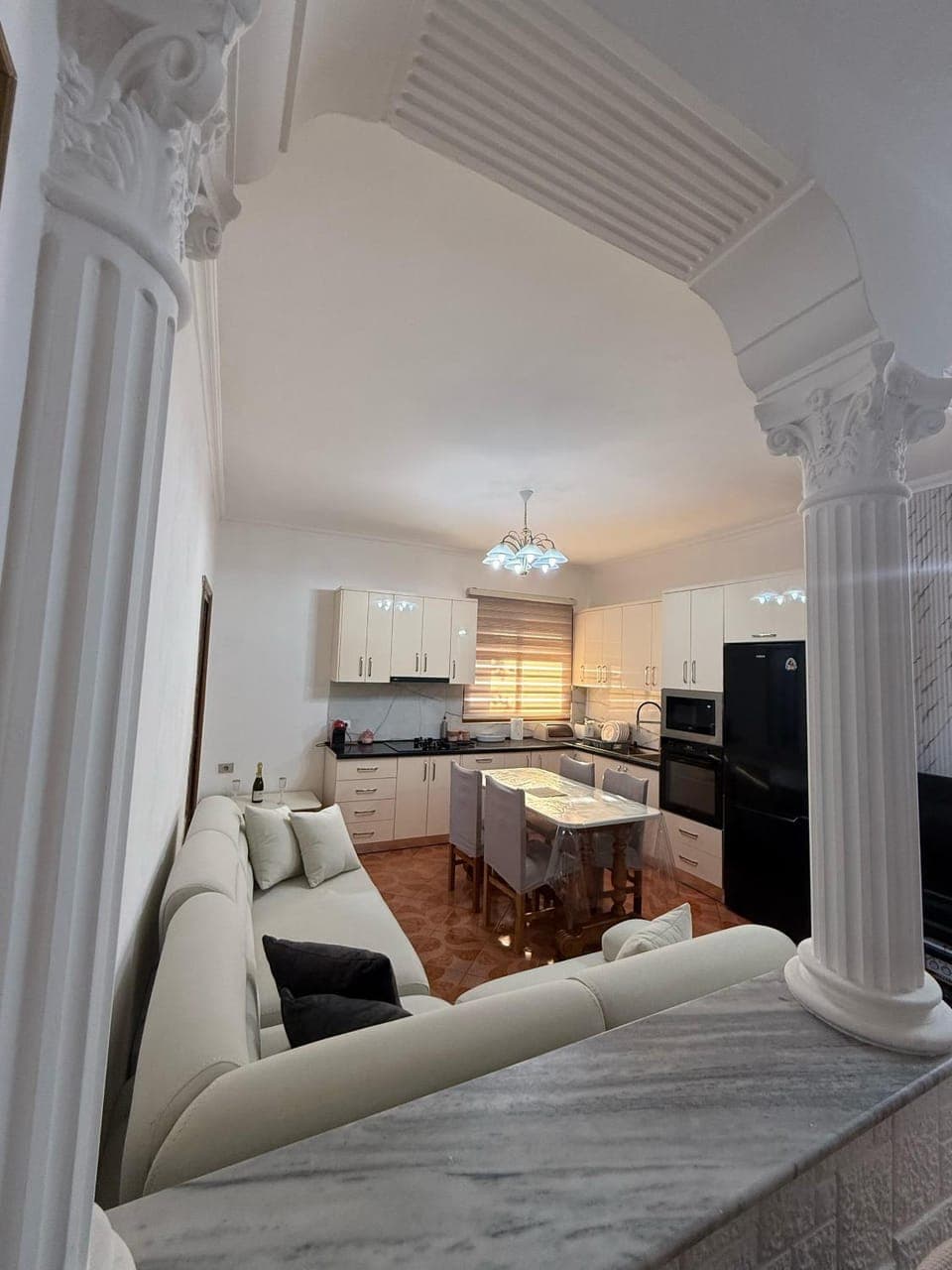 TV and multimedia, Kitchen or kitchenette, Seating area, Dining area, oven, stove