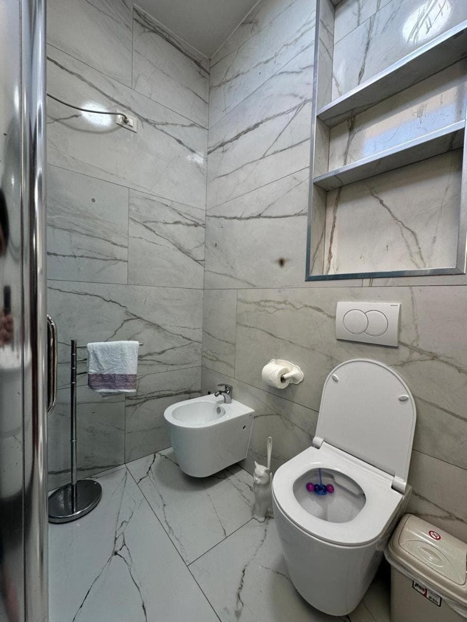 Shower, Toilet, Bathroom, bidet, towels