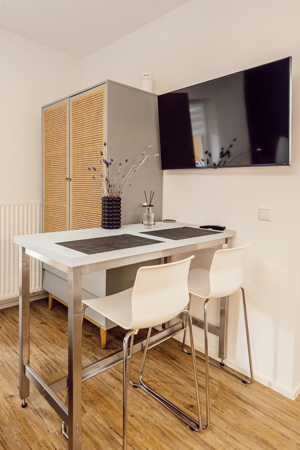 TV and multimedia, Dining area