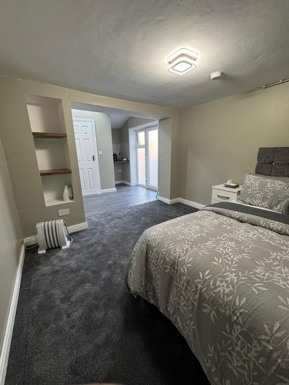 Bed, Photo of the whole room, Bedroom