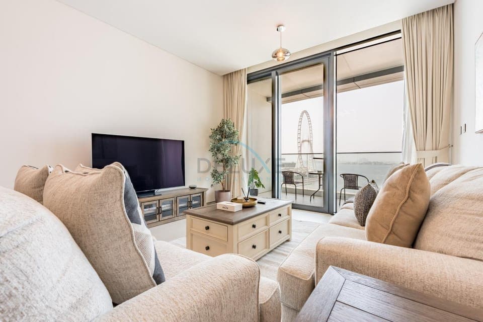 TV and multimedia, Living room, Seating area, Landmark view