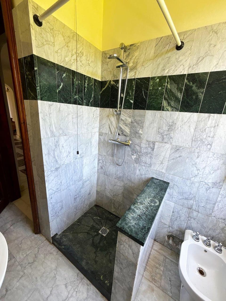 Shower, Bathroom, towels