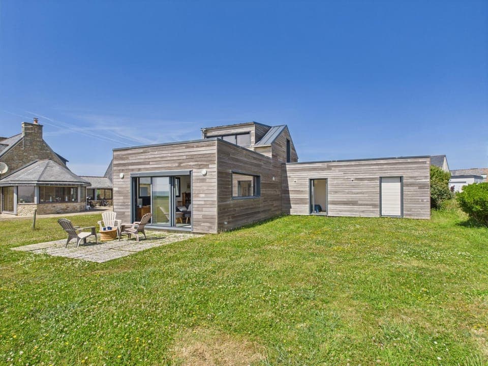 Property building, Facade/entrance, Off site