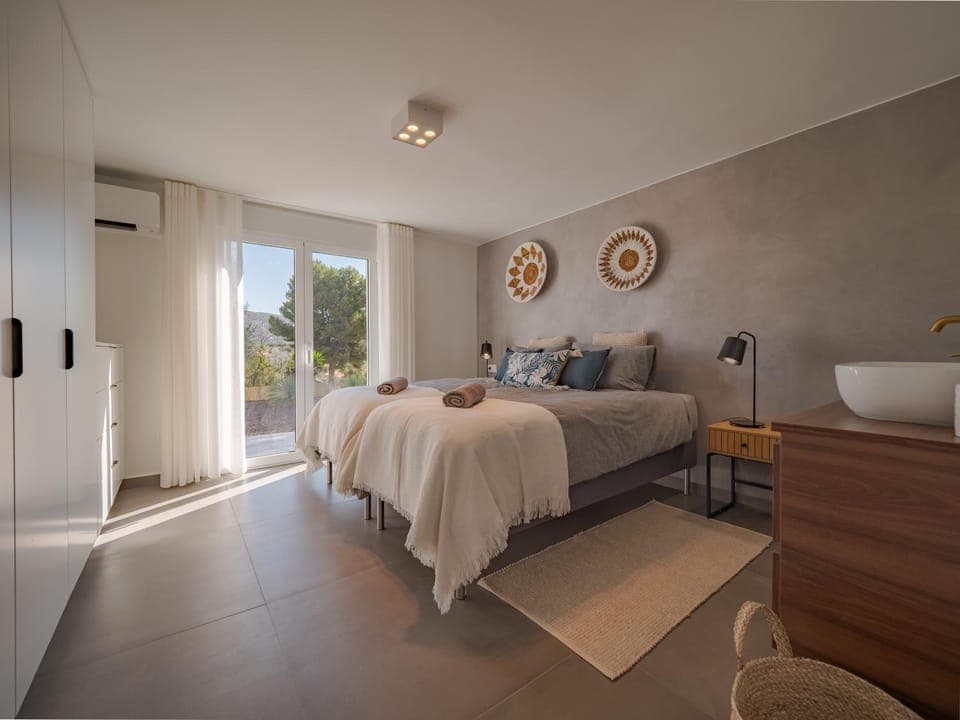 Bed, Photo of the whole room, Bedroom, towels