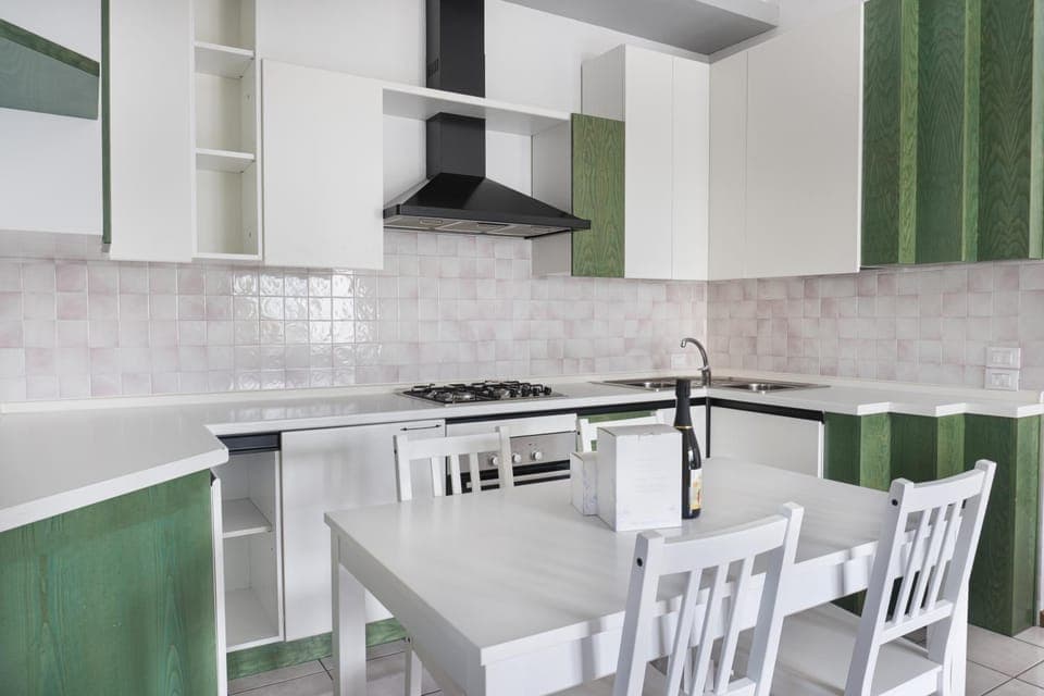 Kitchen or kitchenette, Dining area, stove