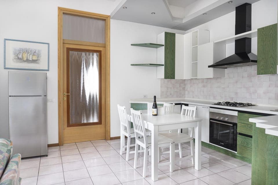 Kitchen or kitchenette, Dining area, dishwasher, oven, stove