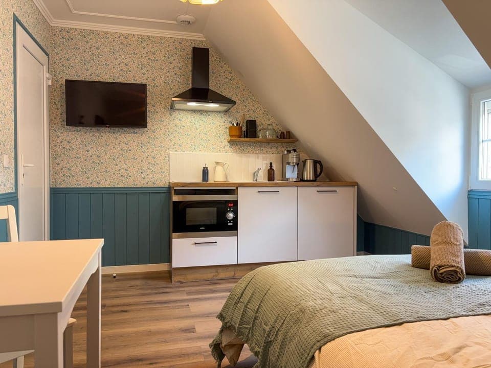 TV and multimedia, Coffee/tea facilities, Kitchen or kitchenette, oven