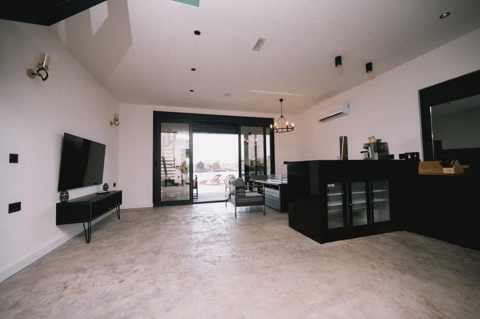 Communal lounge/ TV room