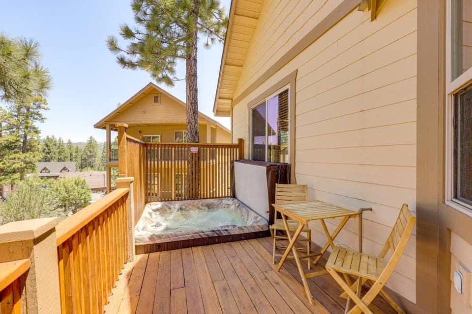 Walkable Big Bear Lake Home with Private Hot Tub! House in Big Bear