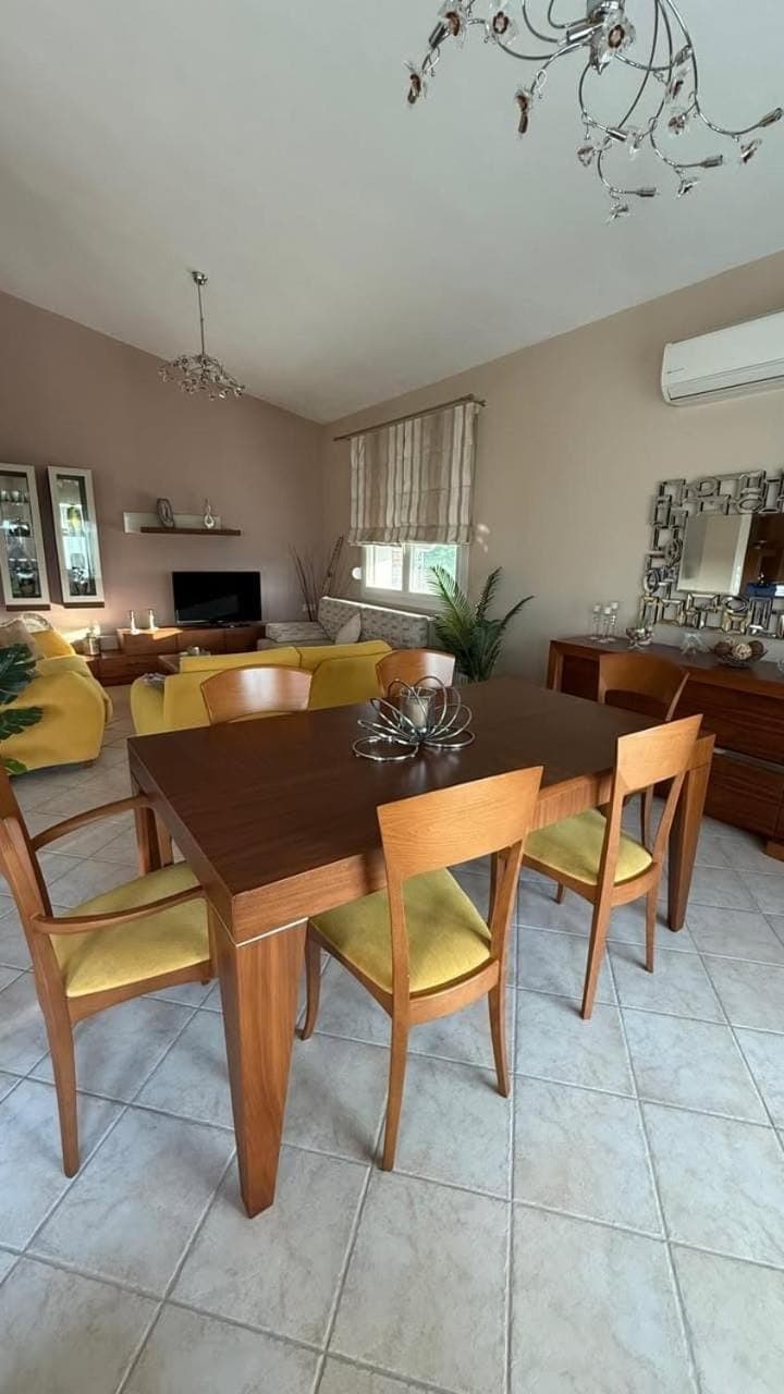 Seating area, Dining area