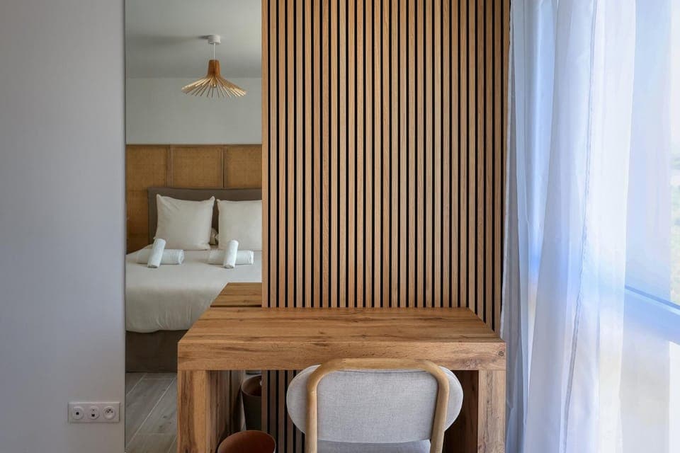 Bed, Living room, Photo of the whole room, Seating area, Bedroom