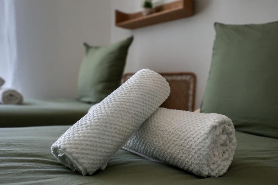 Bed, Living room, Photo of the whole room, Seating area, Bedroom, towels