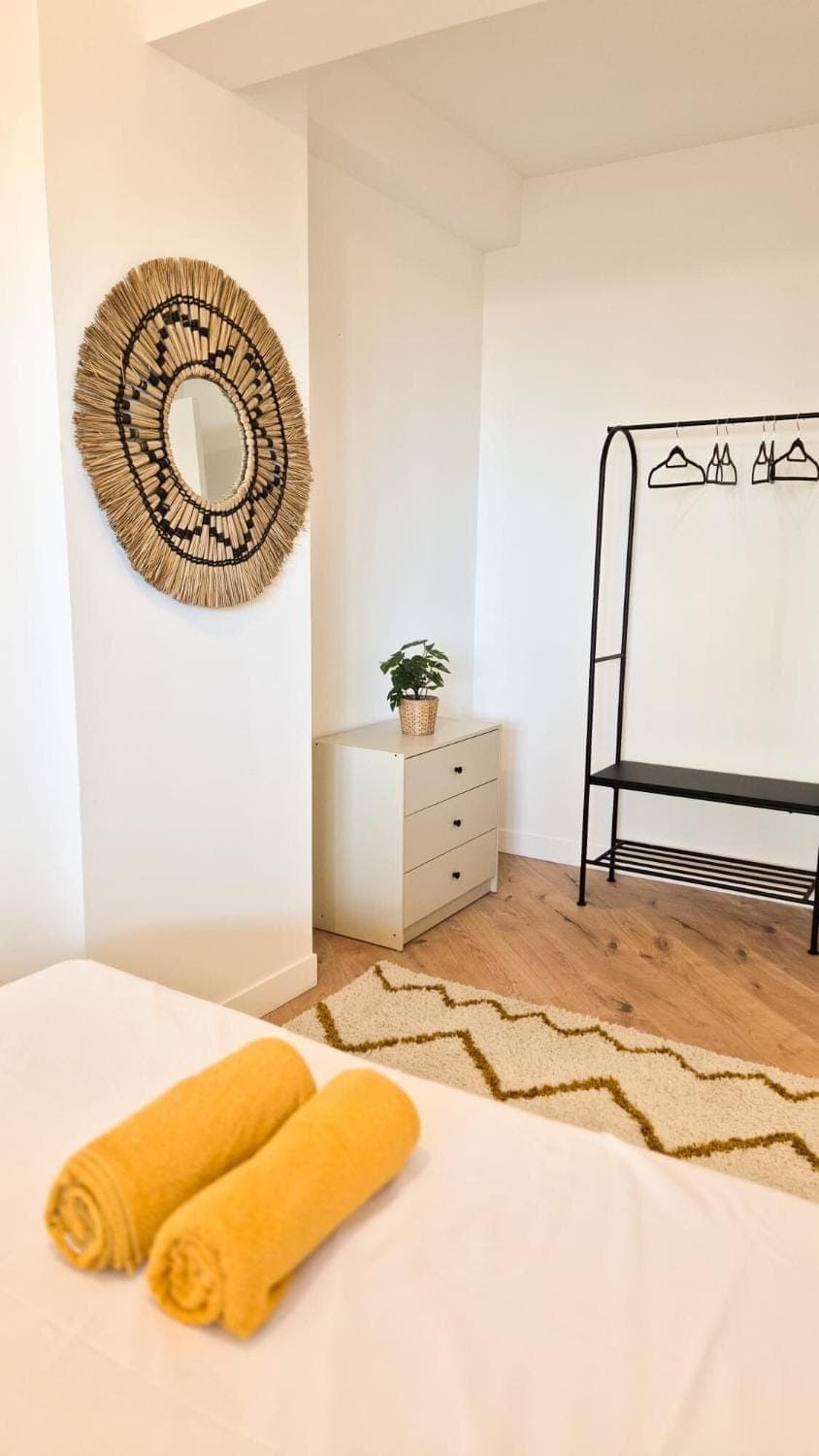 Photo of the whole room, Bedroom