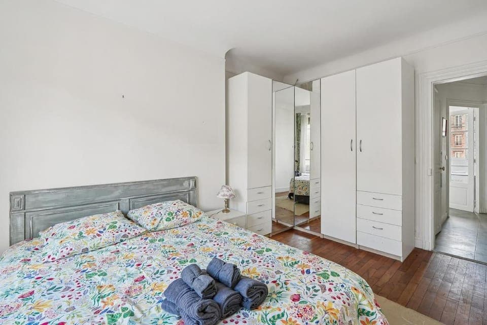 Bed, Photo of the whole room, Bedroom, towels, wardrobe