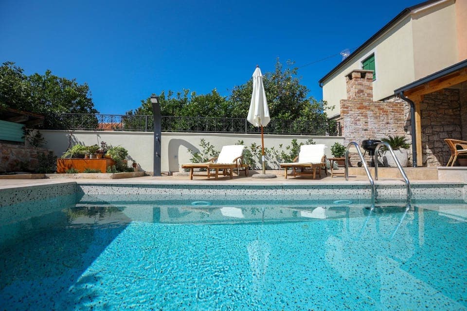 Day, Swimming pool, sunbed