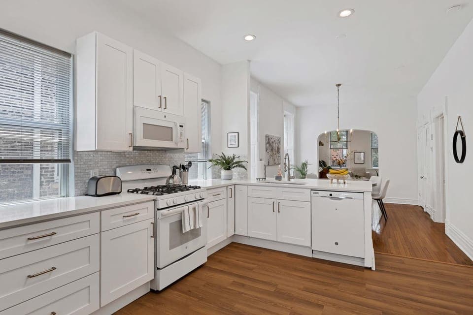 Newly Updated Vintage 6 Bedroom Single Family Home home House in Chicago