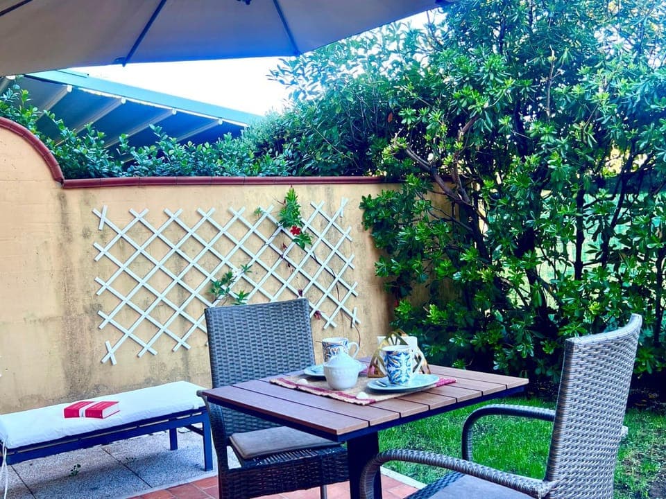 Garden, Dining area, Garden view