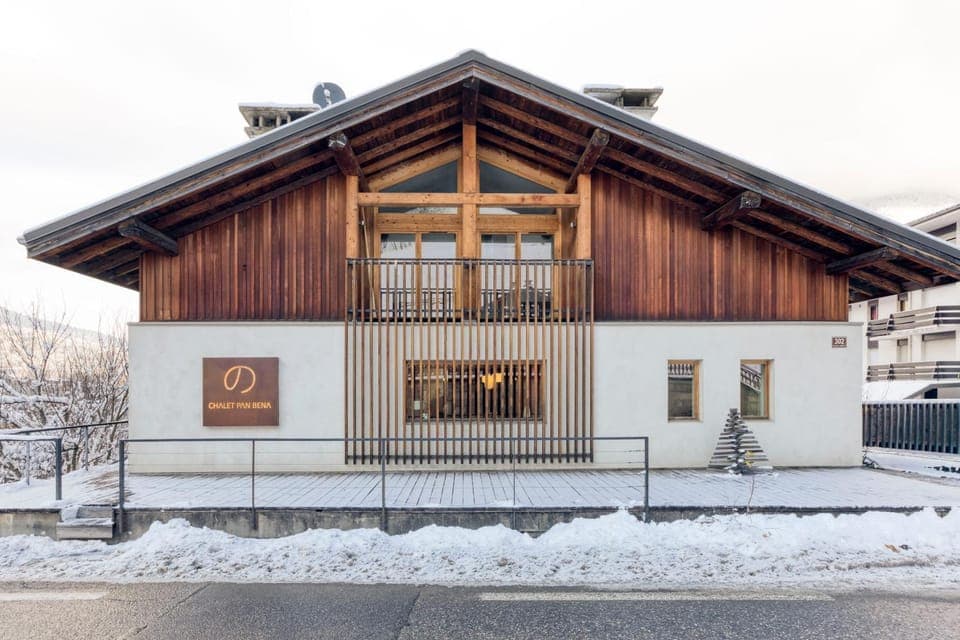 Property building, Facade/entrance