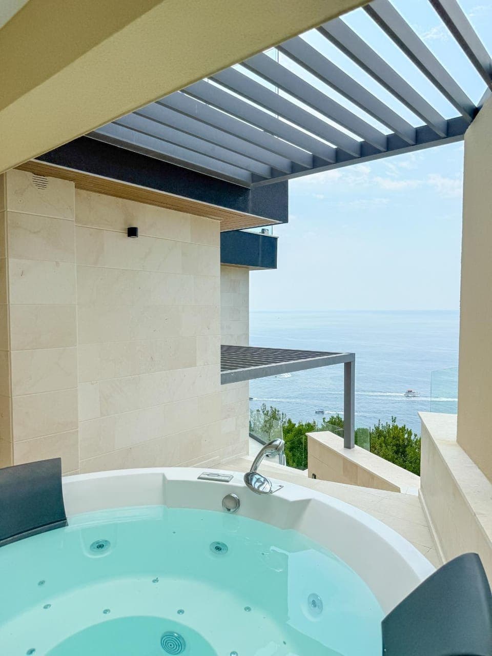 Natural landscape, Hot Tub, View (from property/room), Balcony/Terrace, Pool view, Sea view, Swimming pool