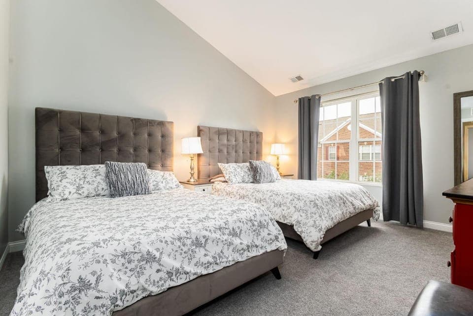Dublin Village Townhome House in Roseland