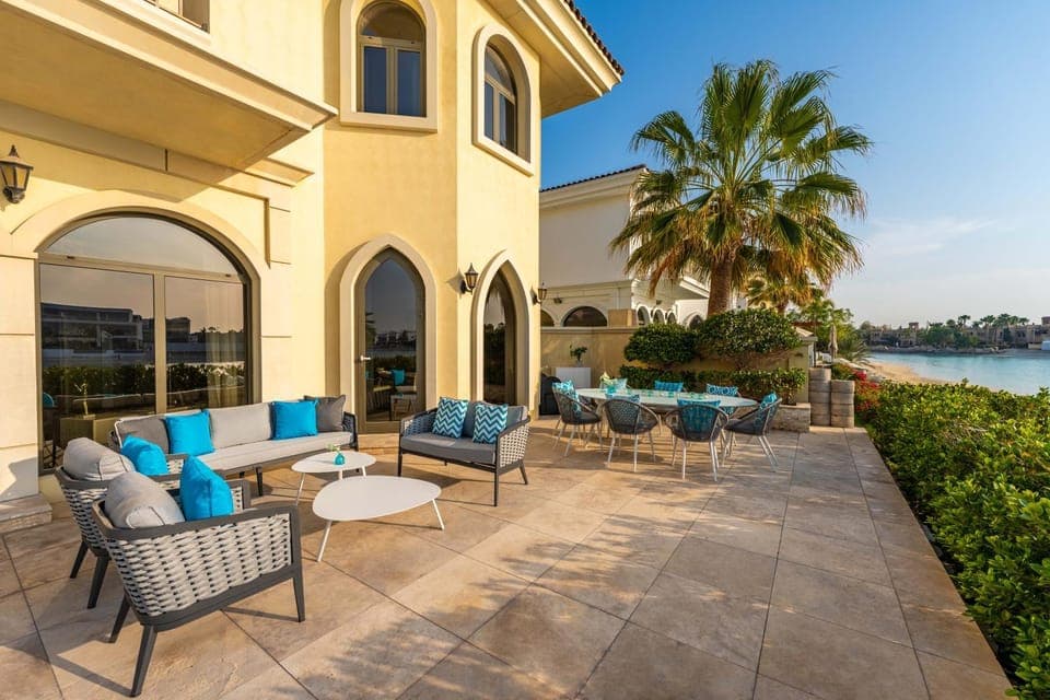 Property building, Balcony/Terrace, Seating area