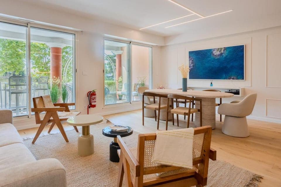 TV and multimedia, Living room, Dining area, air conditioner