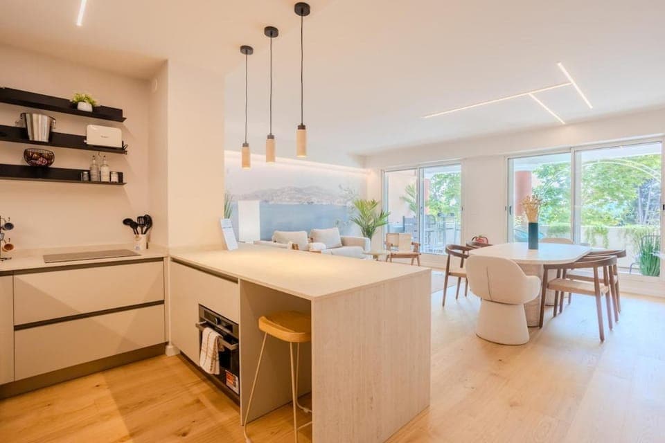 Kitchen or kitchenette, Dining area, air conditioner