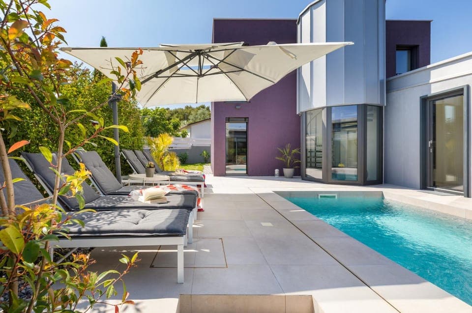 Dining area, sunbed, sunbed