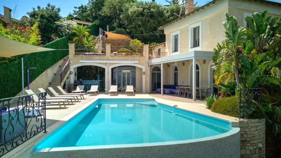 Property building, Swimming pool