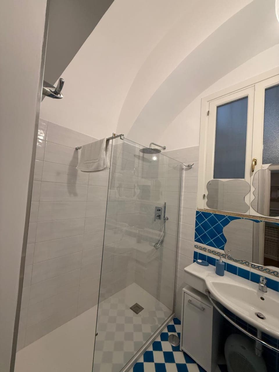 Shower, Bathroom, Bath, towels