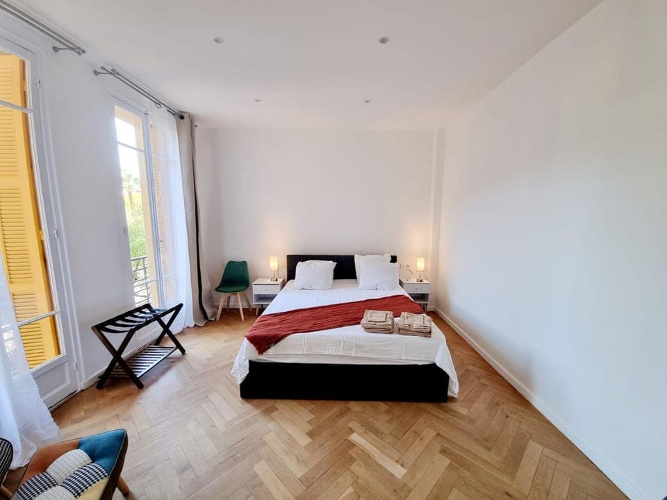 Bed, Photo of the whole room, Bedroom