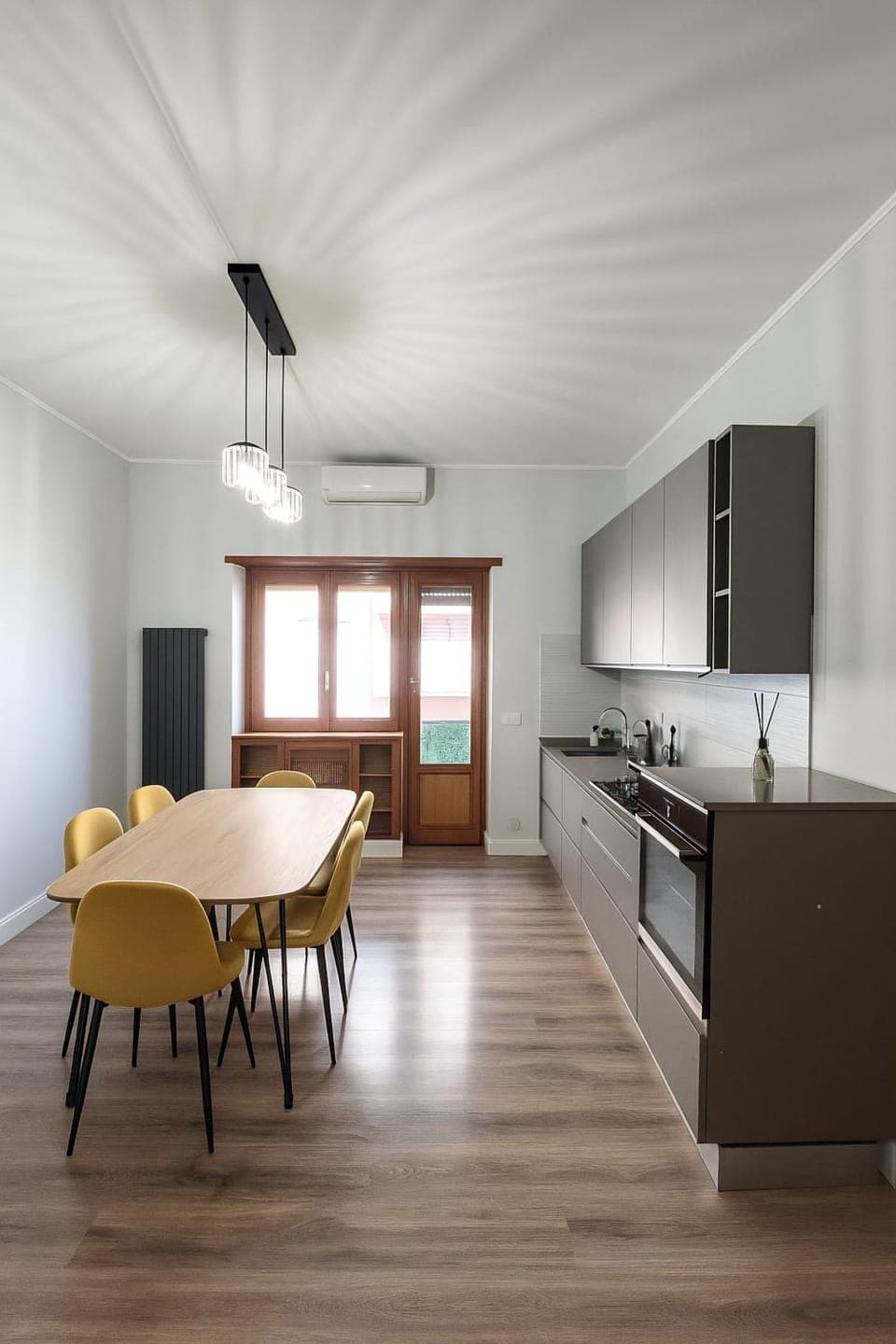 Kitchen or kitchenette, Dining area, oven, stove