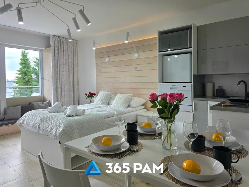 Bed, Photo of the whole room, Dining area, Bedroom