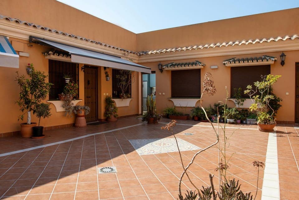 Property building, Off site, Balcony/Terrace