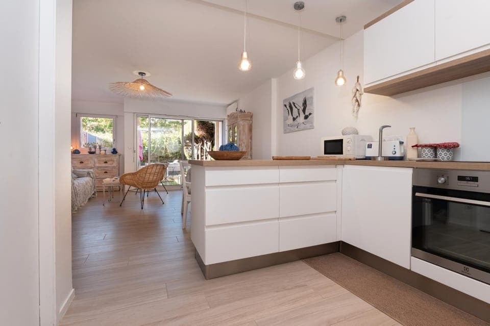 Kitchen or kitchenette, Living room