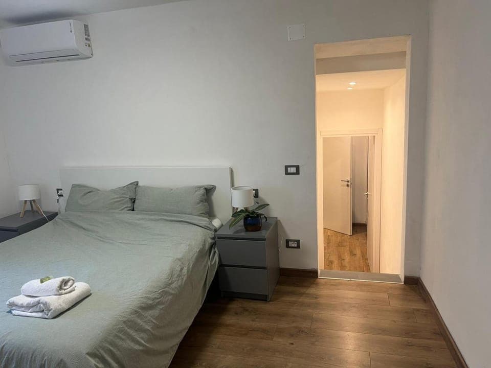 Bedroom, air conditioner