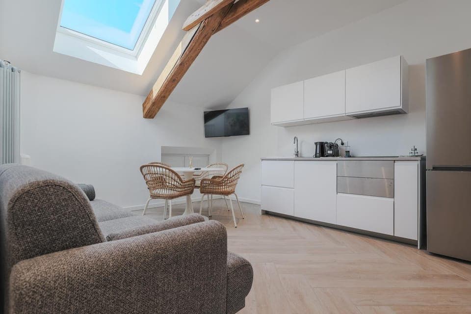 Kitchen or kitchenette, Living room