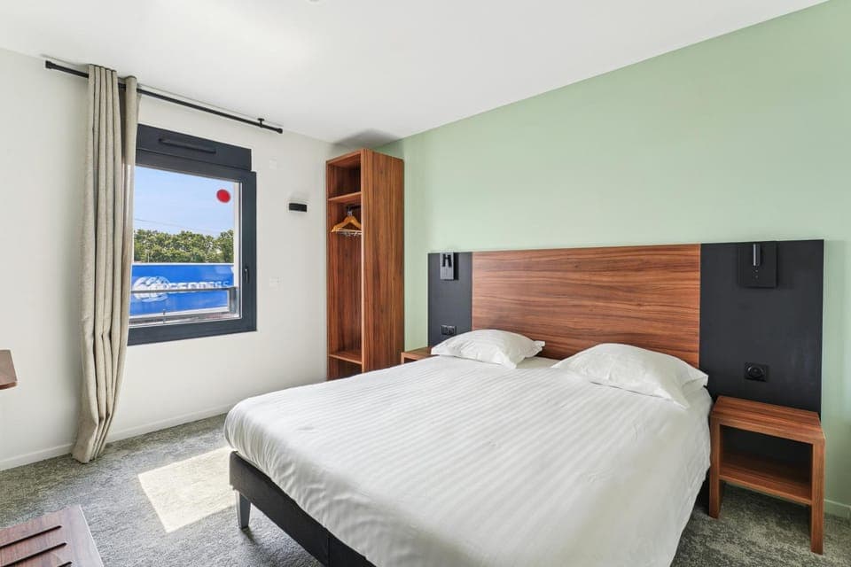 Bed, Photo of the whole room, Bedroom, wardrobe