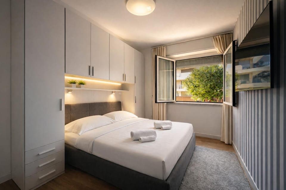 TV and multimedia, Photo of the whole room, Bedroom