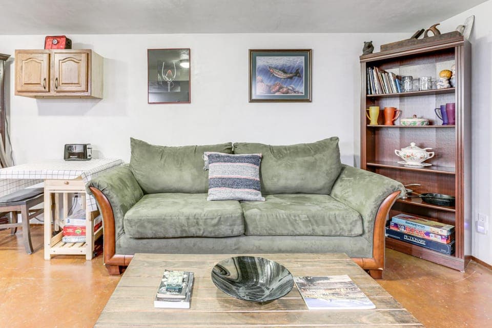 Walk to Main St Carbondale Apt with Shared Patio House in Carbondale