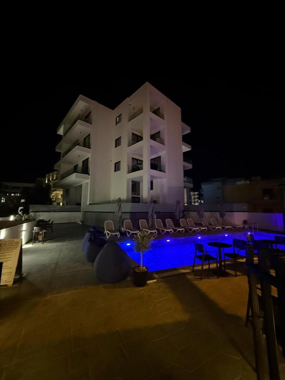 Property building, Swimming pool, Breakfast