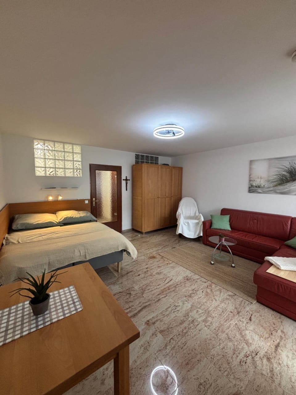 Photo of the whole room, Bedroom