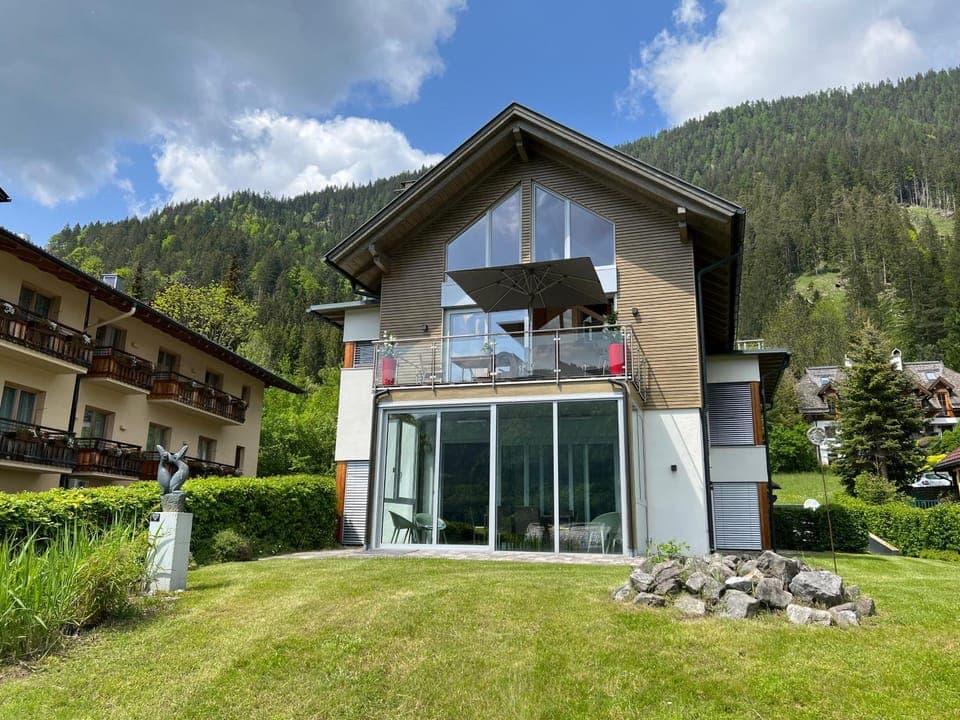 Property building, Natural landscape, Garden, Balcony/Terrace, Garden view, Mountain view