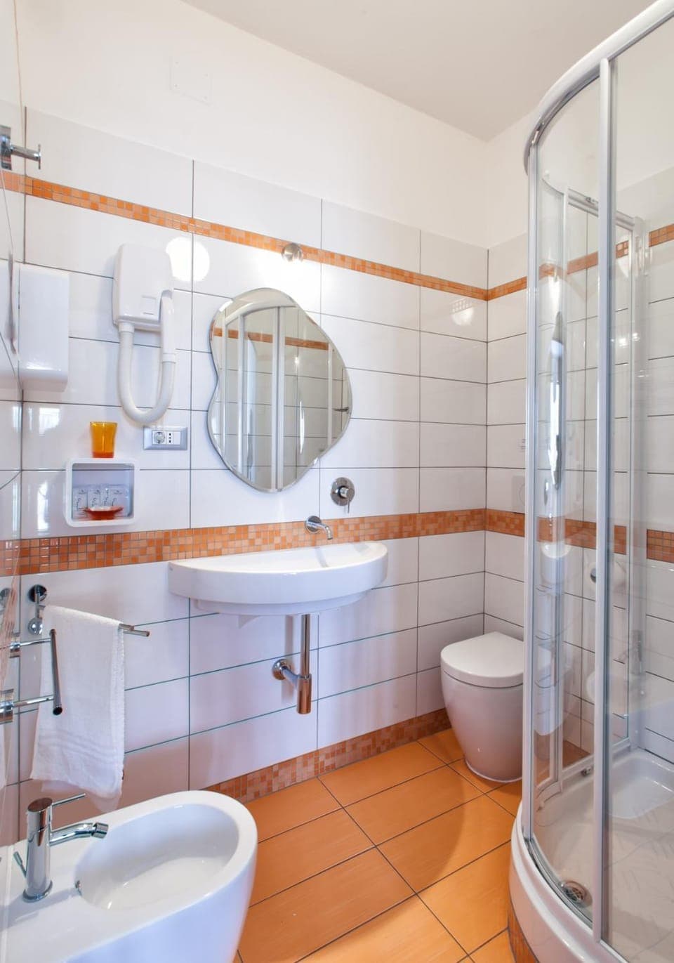 Shower, Toilet, Bathroom, bidet, towels