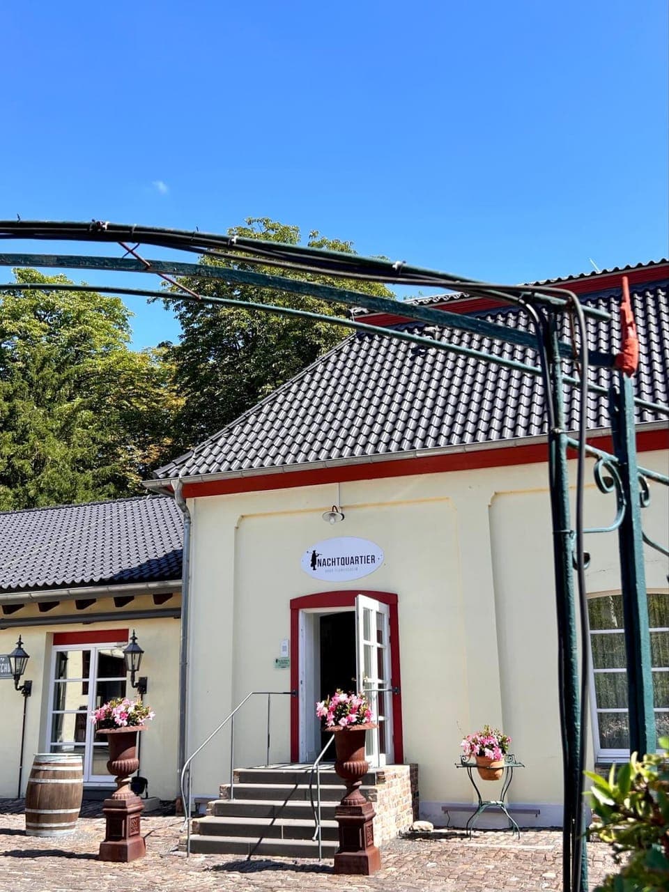 Property building, Facade/entrance