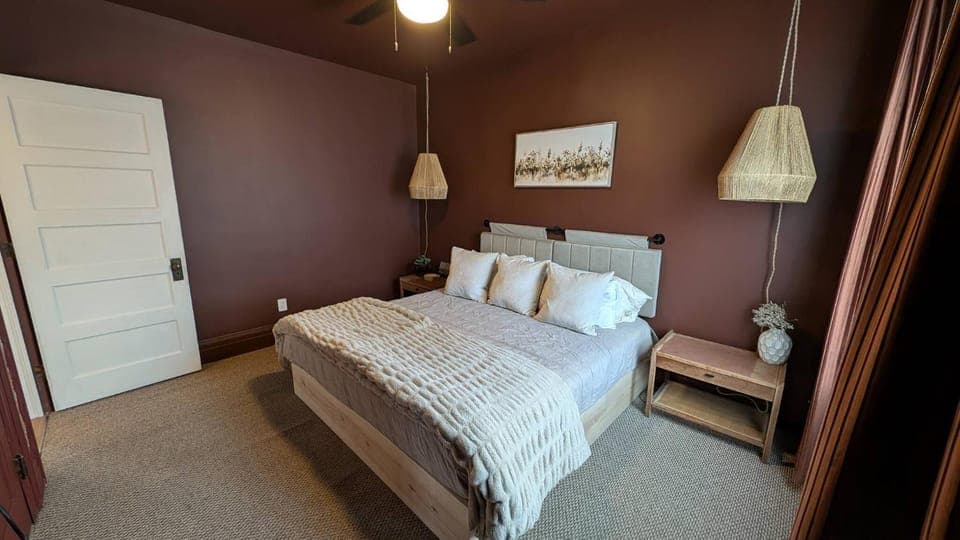 Bed, Photo of the whole room, Decorative detail, Bedroom