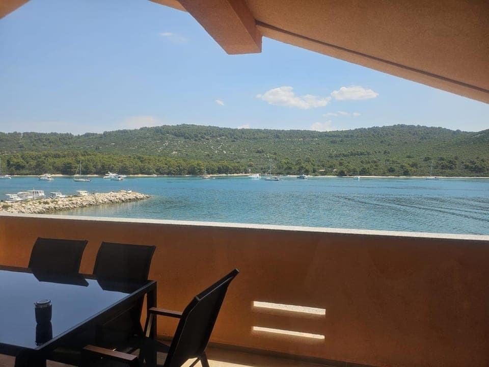 5m to sea, breathtaking view, newly renovated apartment Apartment in Šibenik-Knin County, Croatia