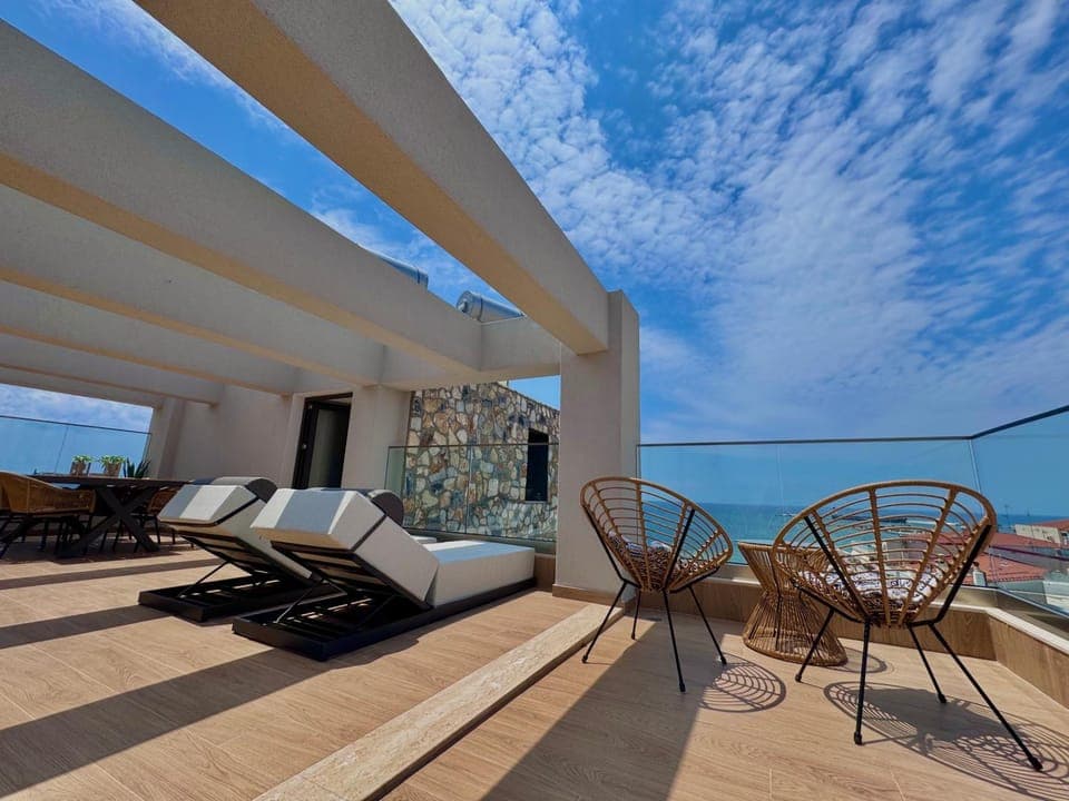 Day, Natural landscape, View (from property/room), Balcony/Terrace, Seating area, Sea view, sunbed